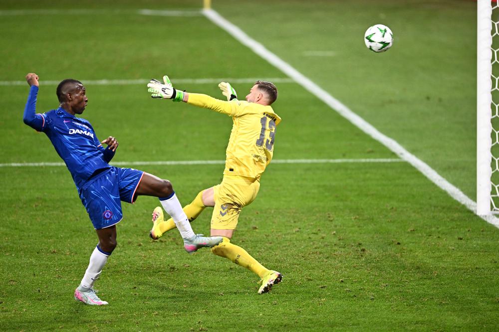 英超：曼联客场2-1击败莱斯特城